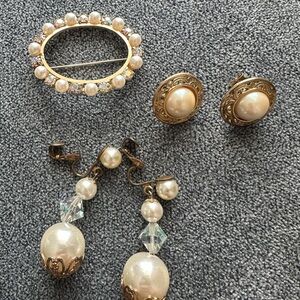 Vintage Faux Pearl Jewelry Lot – Brooch & Clip-On Earrings (3 Pieces)